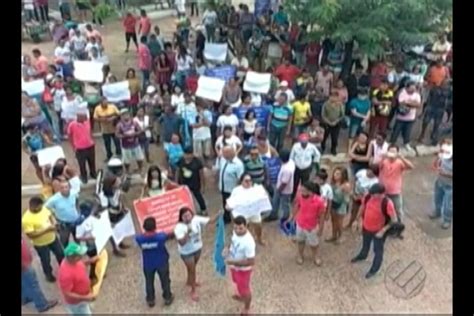 Manifestantes Protestam Na Câmara De Tucuruí E Pede Cassação De