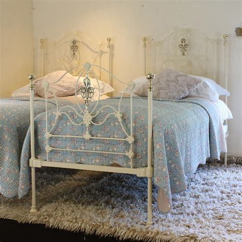 Cream Iron Twin Antique Beds Mps29 At 1stdibs Antique Iron Twin Bed Antique Twin Iron Bed