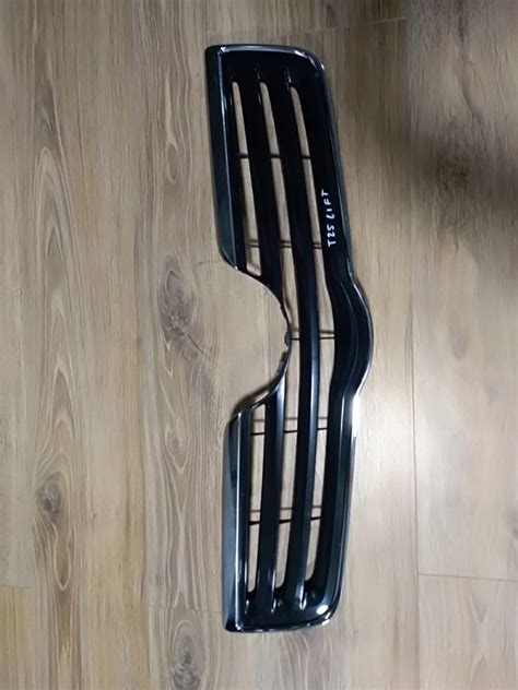 Toyota Avensis T R Lift Grill Atrapa Oficjalne