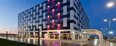 Vienna Airport Hotel With Chic, Modern Style | Moxy