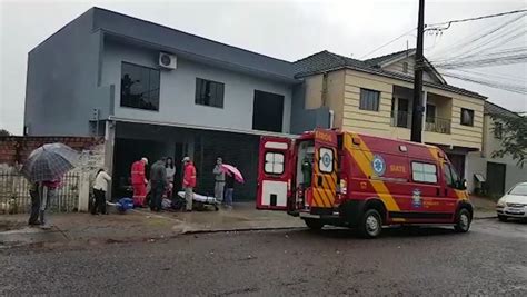 Motociclista Sofre Queda No Bairro Periolo E Precisa Ser Socorrido Pelo