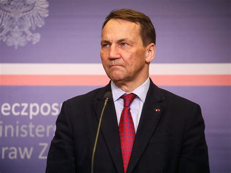 MSZ Minister Sikorski zdecydował o odwołaniu ponad 50 ambasadorów