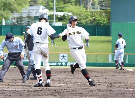 札幌日大、本塁打3発で全道制覇王手 山村が10回決勝v弾 高校野球写真ニュース 日刊スポーツ