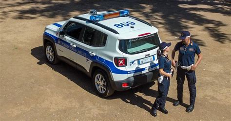 Jeep Renegade Xe Ibride Plug In Per Il Corpo Di Polizia Locale Di