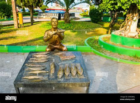 Bandar Anzali Iran 10th June 2022 Fishermen Statue Offer Fish In