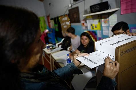 Argentinos V O S Urnas Neste Domingo Para Escolha De Presidente