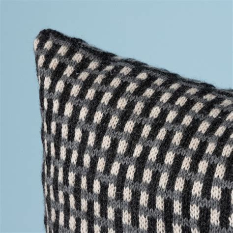 Norge Pillow With Braid Pattern Patterns