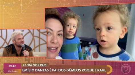 Emilio Dantas Ganha Homenagem Da Fam Lia E Filhos Roubam A Cena