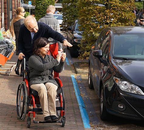 De Helpende Handen Oog Op Laren