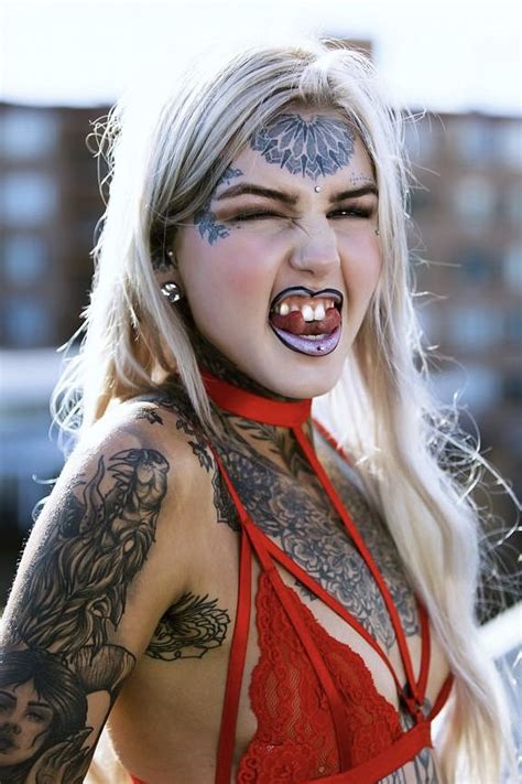 Body Modification タトゥーをした女性 女性 タトゥー