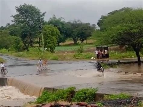 Water Is Flowing Over The Culvert People Upset मुलताई में उफान पर नदी नाले पुलिया के उपर से