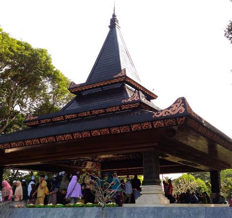 Tomb of Soekarno, Blitar