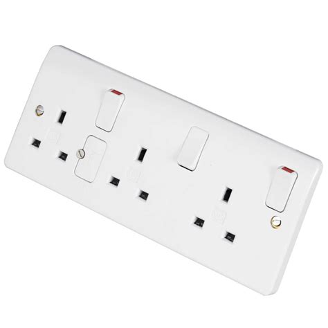 MK Logic Plus 13A DP 3 Gang Switched Socket White K2737WHI CEF