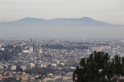 La Cappa Di Smog Che Opprime Roma Corriere It