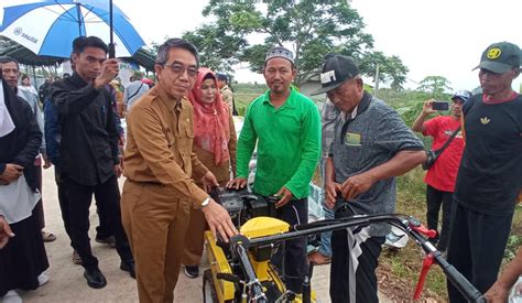 Kelompok Tani Jalan Simono Terima Bantuan Alat Dan Mesin Pertanian