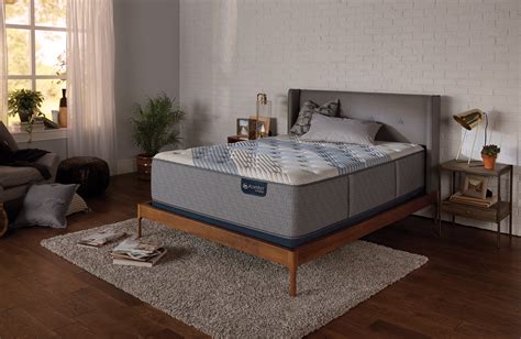 Serta iComfort Hybrid iComfort Hybrid Blue Fusion 1000 Luxury Firm Queen Mattress