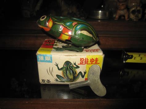 Vintage Tin Litho Wind Up Frog 1960s Hobbies And Toys Memorabilia