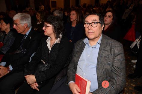 Maggioni Cazzullo E Floris Raccontano La Condanna L Ultimo Libro Di