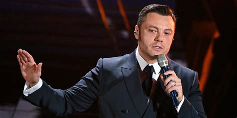 Tiziano Ferro Torna A Parlare Del Suo Momento Difficile Mi Piange Il