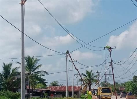 Pln Bersinergi Bersama Pemda Untuk Pemindahan Tiang Listrik Di Bahu