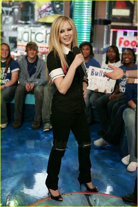 Photo Avril Lavigne Spiky Heels Trl 07 Photo 116401 Just Jared