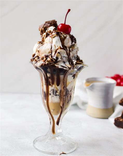 23 Fancy Ice Cream Sundae Recipes Purewow