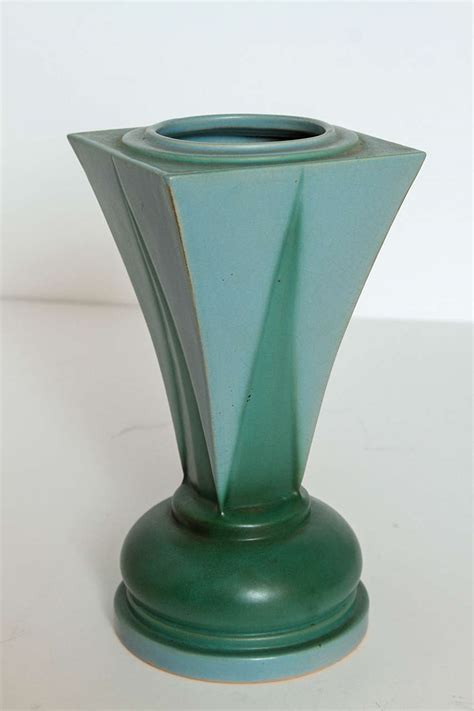 Collection Art Deco Roseville Futura Vases By Frank Ferrell 1928 At