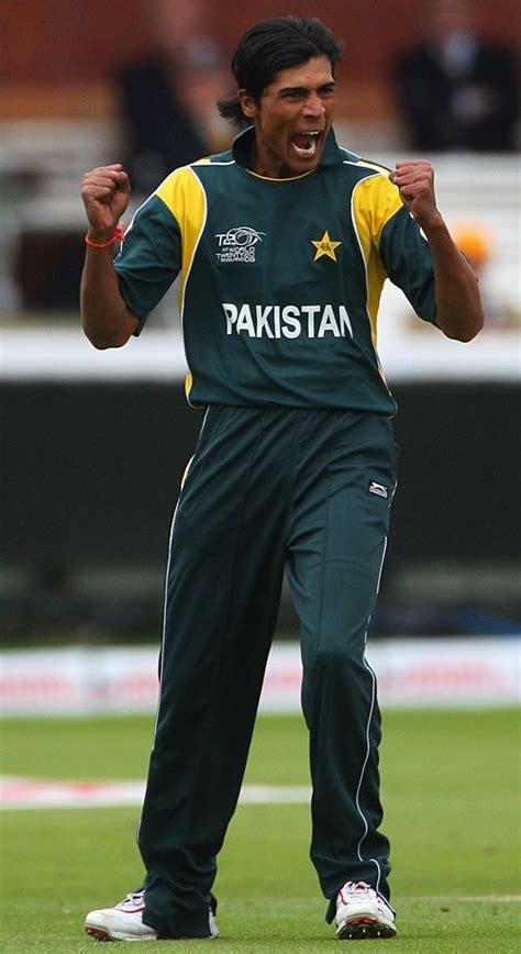 Mohammad Aamer Celebrates The Dismissal Of Darron Reekers