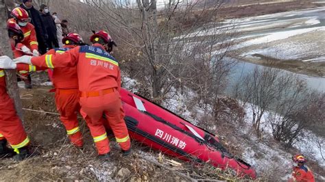 零下十摄氏度冰雪天小车坠河3人被困，甘孜炉霍消防挺身救人凤凰网视频凤凰网