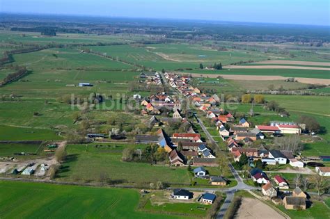 Sonnenberg Von Oben Dorfkern Am Feldrand In Sonnenberg Im Bundesland