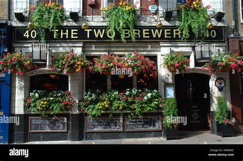 Two Brewers Hi Res Stock Photography And Images Alamy