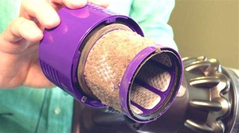 L Astuce Pour Nettoyer Le Filtre De Son Aspirateur Dyson En 2 Min