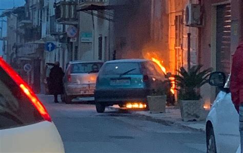 Partinico Incendio Auto Vicino Chiesa Fiamme E Paura