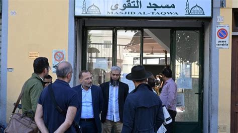 Firenze Rinviato Di Nuovo Lo Sfratto Della Moschea La Repubblica