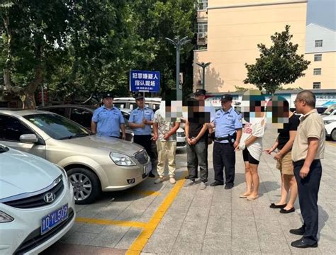 枣庄市中警方抓获多名深夜张贴“小卡片” 违法人员腾讯新闻