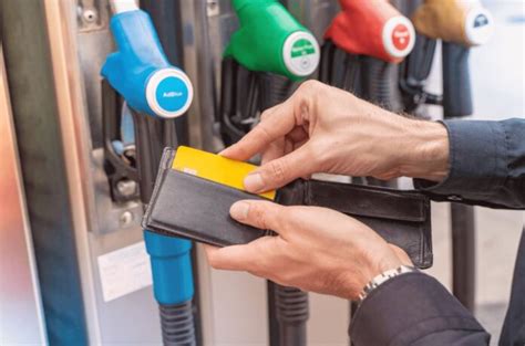 7 Tips For Choosing The Right Fuel Card For Your Business PMCAOnline