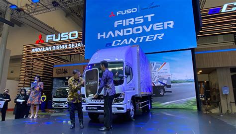 Gerak Cepat Mitsubishi Fuso Langsung Serah Terima Ecanter Ke Konsumen