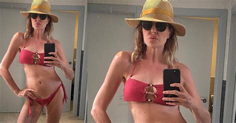 Alba Parietti In Vacanza A Ibiza Col Bikini Glitterato Senza Filtri E