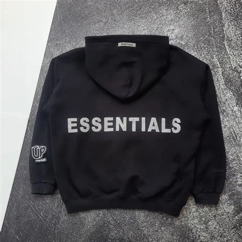 Essentials Fear Of God Fesyen Pria Pakaian Baju Luaran Di Carousell