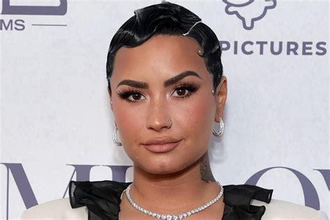 Is Demi Lovato Partially Blind The Us Sun