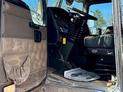 2005 Kenworth T800 Sleeper Semi Truck 62 Raised Roof Sleeper