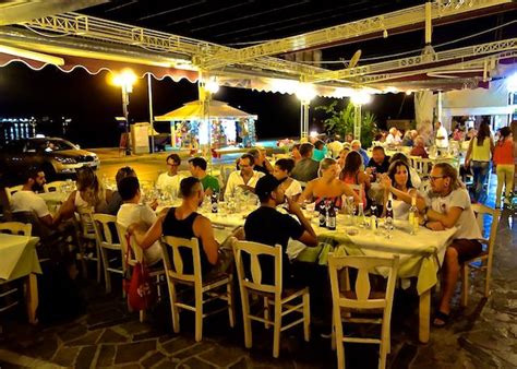 greece travel poros town