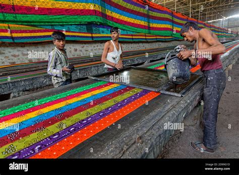 Textile workers india hi-res stock photography and images - Alamy