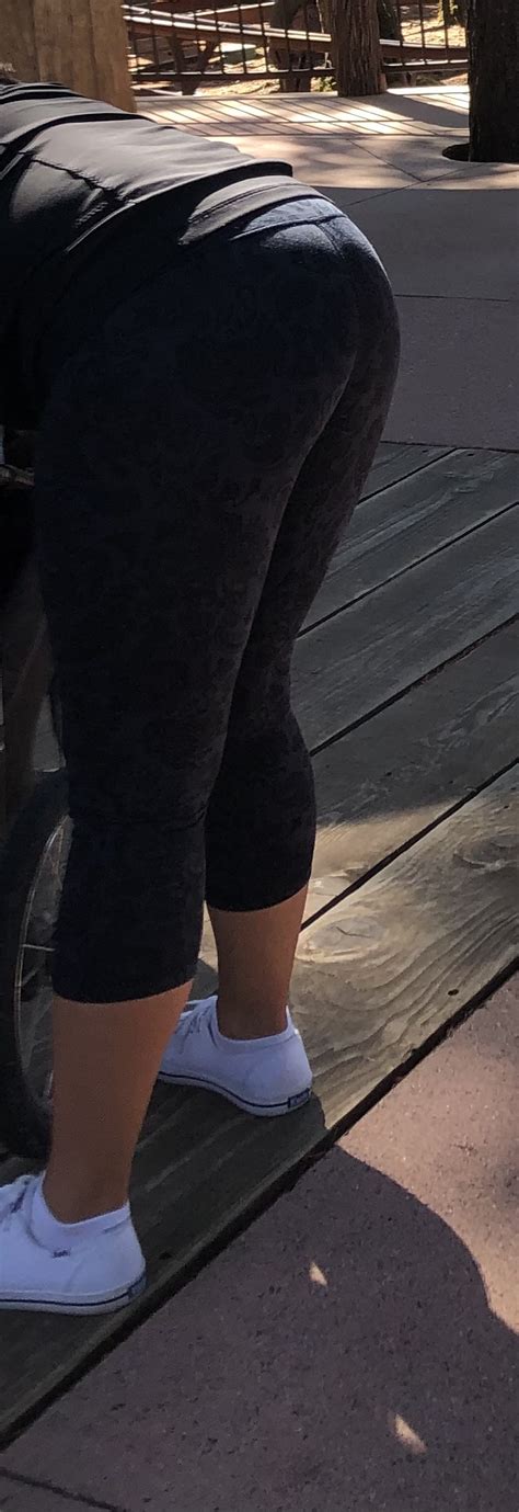 Another MILF At The Amusement Park Spandex Leggings Yoga Pants Forum