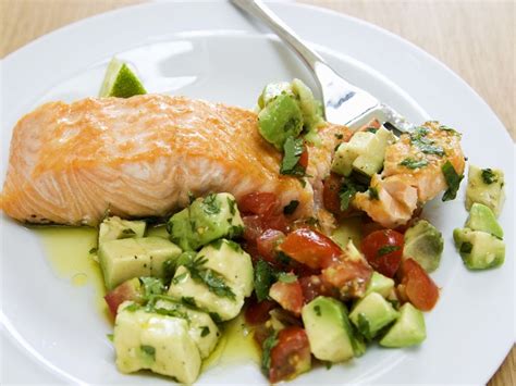 Lachs Mit Avocado Tomaten Salsa Rezept EAT SMARTER