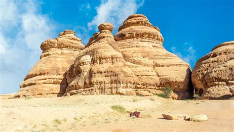 Desert Treks in Saudi Arabia: Discovering the Kingdom's Stunning ...