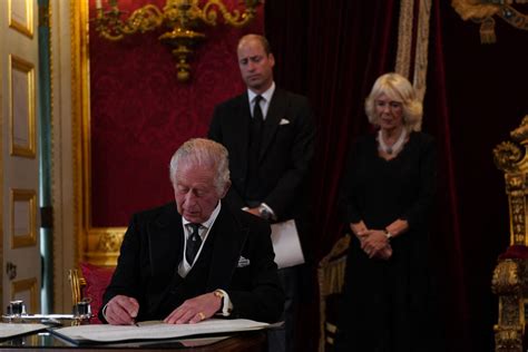 Photo La Reine Consort Camilla Parker Bowles Le Roi Charles Iii D