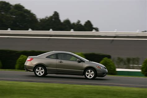 Honda Civic Coupe (2008) - picture 7 of 19