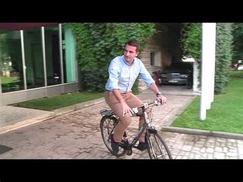 Veliaj Bllokon Tiranen Per Te Pedaluar Me Bicikilete Youtube