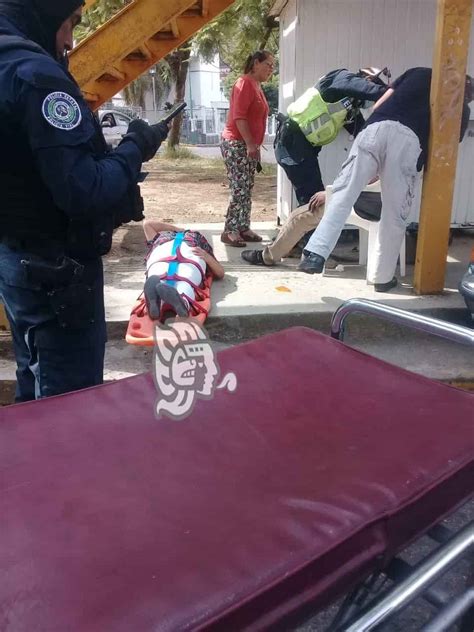 Camioneta Choca Contra Puente Peatonal En Xalapa Hay Dos Lesionados